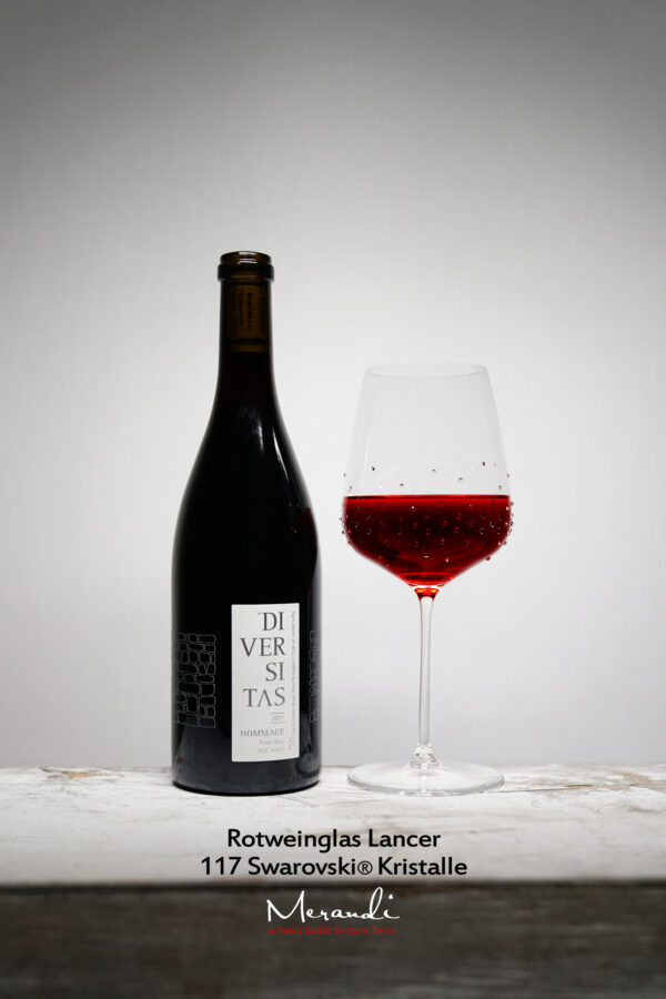 Bicchiere da vino rosso Lancer, Merandi Svizzera, 117 cristalli Swarovski®, Diversitas Pinot Noir di Cave du Rhodan